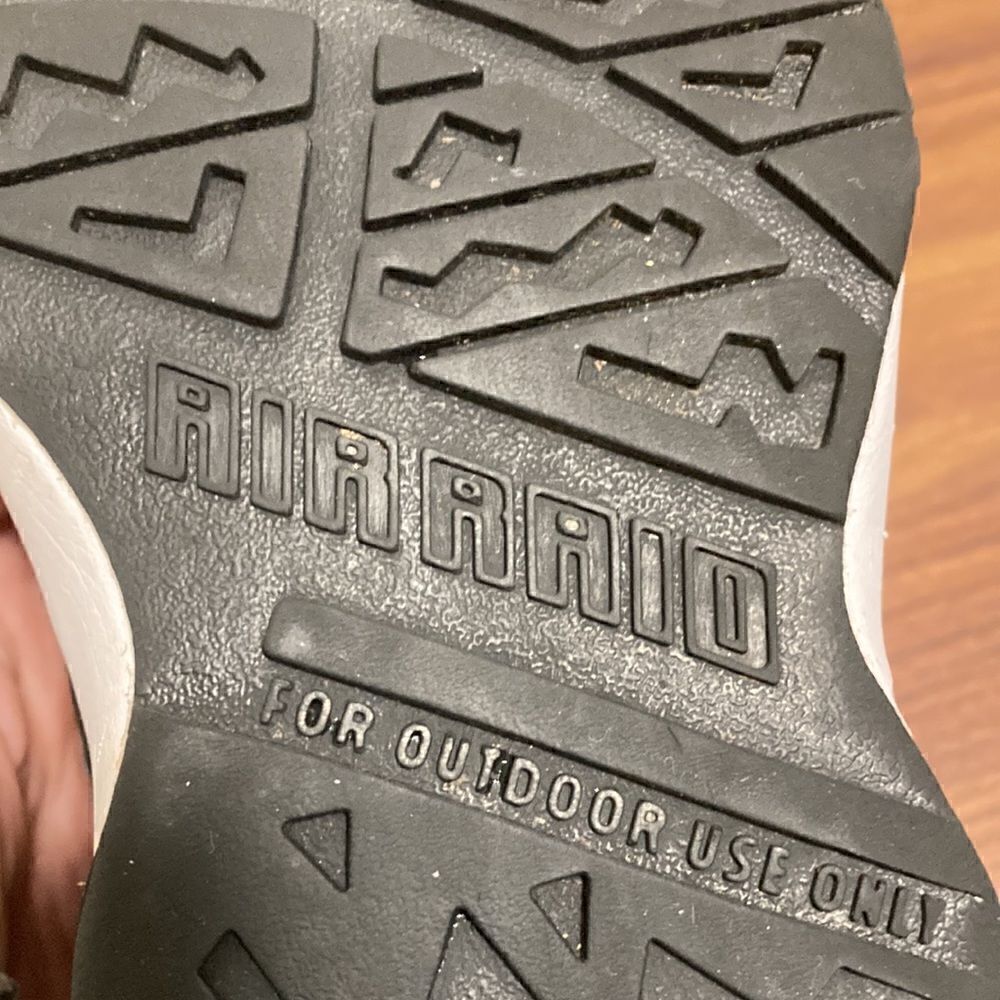 Nike Air Raid Rayguns Kids Unisex Black/University Gold Sneakers. Size 4.5 Youth - Picture 9 of 10